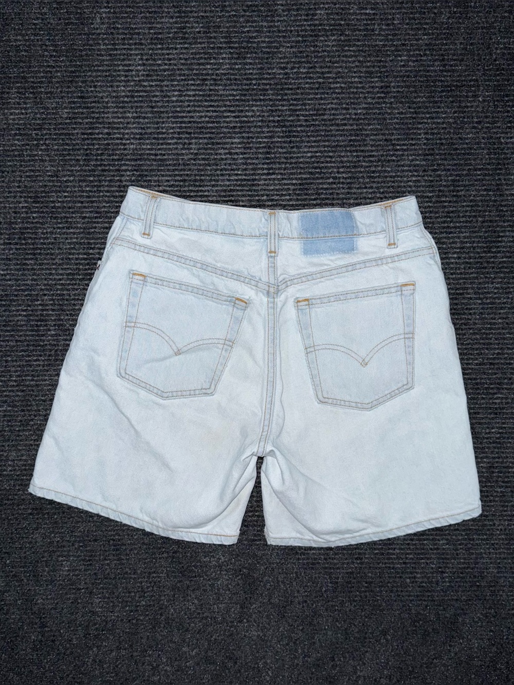 Vintage 90s Levi’s 550 Relaxed Denim Shorts Women’s 13 / 30 Light Wash Jorts USA